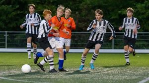 LEO JO17 - 2 vs FC Zuidlaren JO17-3 27 september 2022 028_featured
