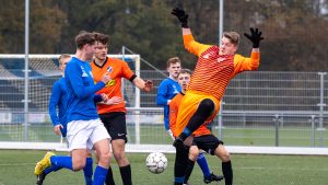 LEO Loon JO17-1 vs Stadskanaal JO17-1 26 november 2022 - © Gino Wiemann