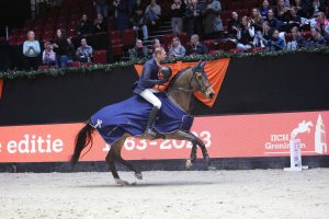 Rutger Gieske tijdens ereronde Martiniplaza - Mariol Middel