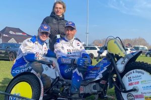 Bridget-Portijk bij Detzboy int Sidecarteam