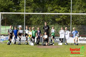 Trainen als een prof VV Gieten - FCG 1 mei 2024_wm 239